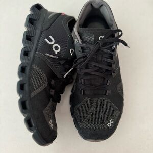 On Cloud running shoes cloud tec. In good shape. Look at pictures.